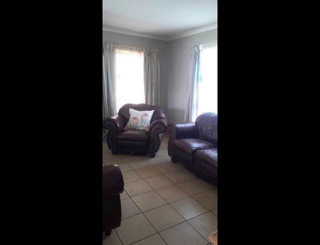 3 BEDROOM HOUSE FOR SALE IN PROTEA GLEN